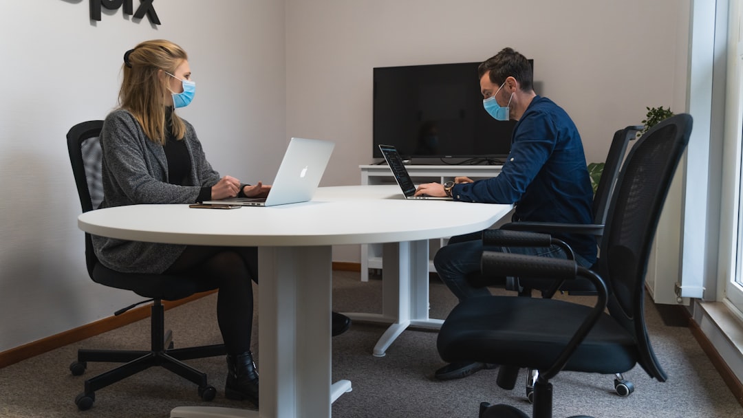 IA et networking professionnel révolutionnent les interactions d'affaires.