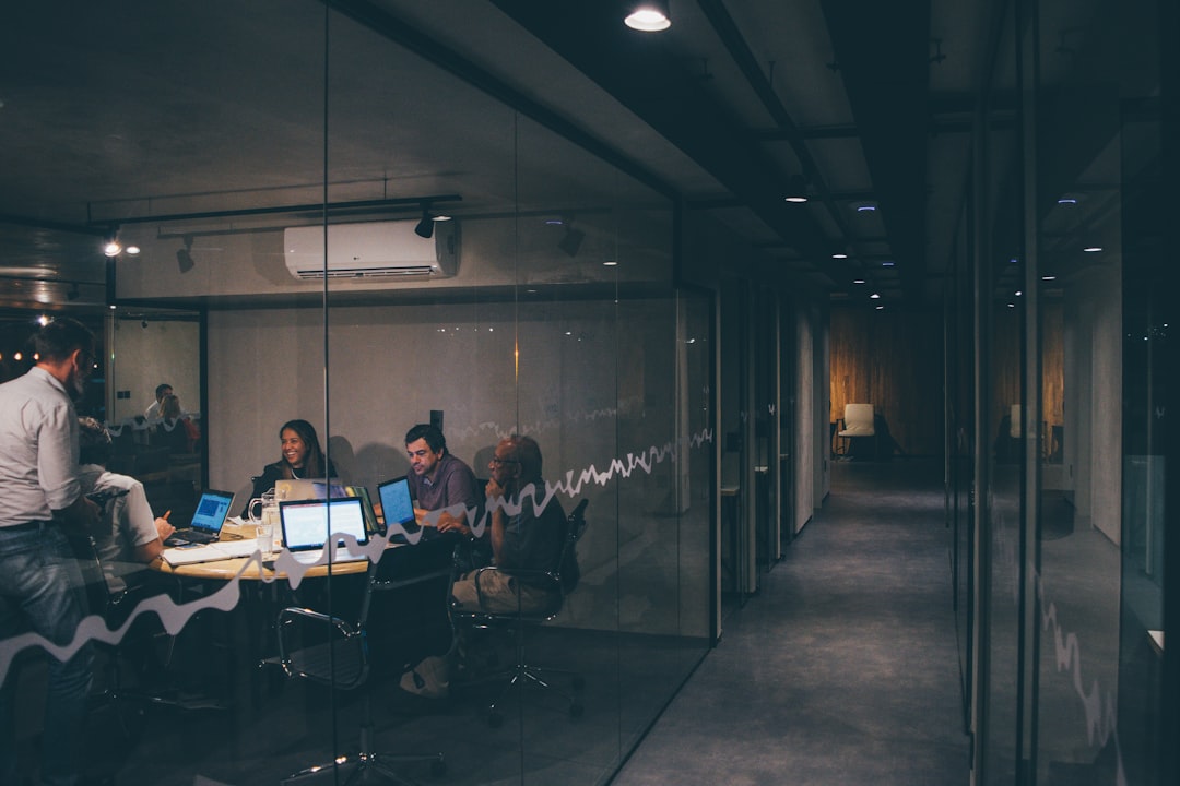 Intelligence artificielle optimise expansion internationale.