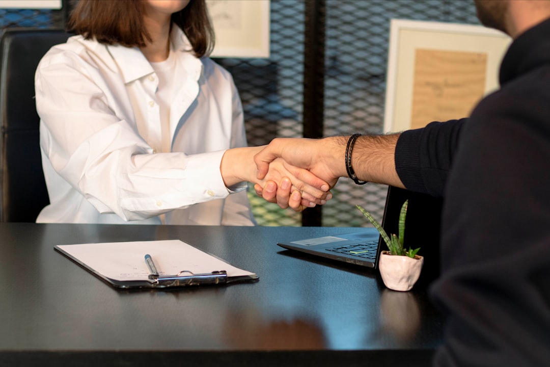 Adoption IA en entreprise grâce à l'innovation frugale.
